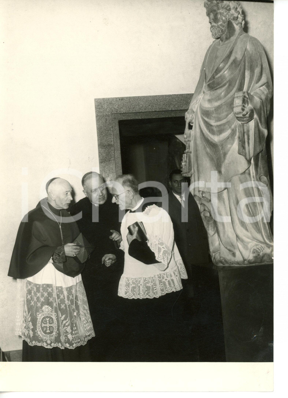 1953 MUSEO DEL DUOMO Card. SCHUSTER all'inaugurazione - Fotografia 13x18 cm Fotografia d'epoca con didascalia coeva. CONDIZIONI: G (ma sovraimpressione al margine destro e sinistro)DIMENSIONI: 13x18 cm     originale e autentica 1