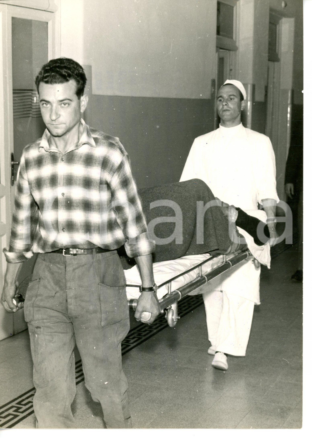 1958 BERGAMO Sciagura Pizzo Arera - Mansueto FACOETTI trasportato in barella 