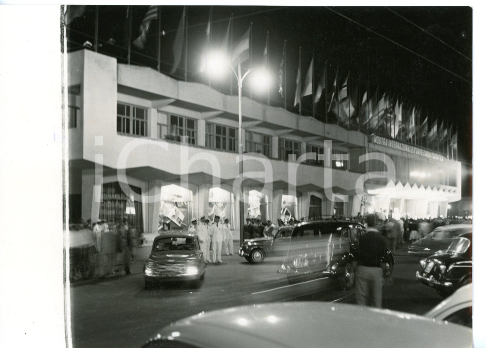 1958 MOSTRA DEL CINEMA DI VENEZIA Folla all'ingresso - Veduta panoramica *Foto