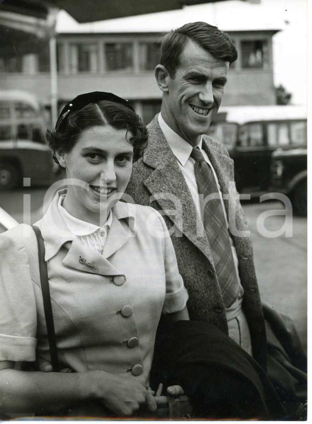 1953 LONDON Edmund HILLARY with his wife - Portrait *Photo 15x20 cm