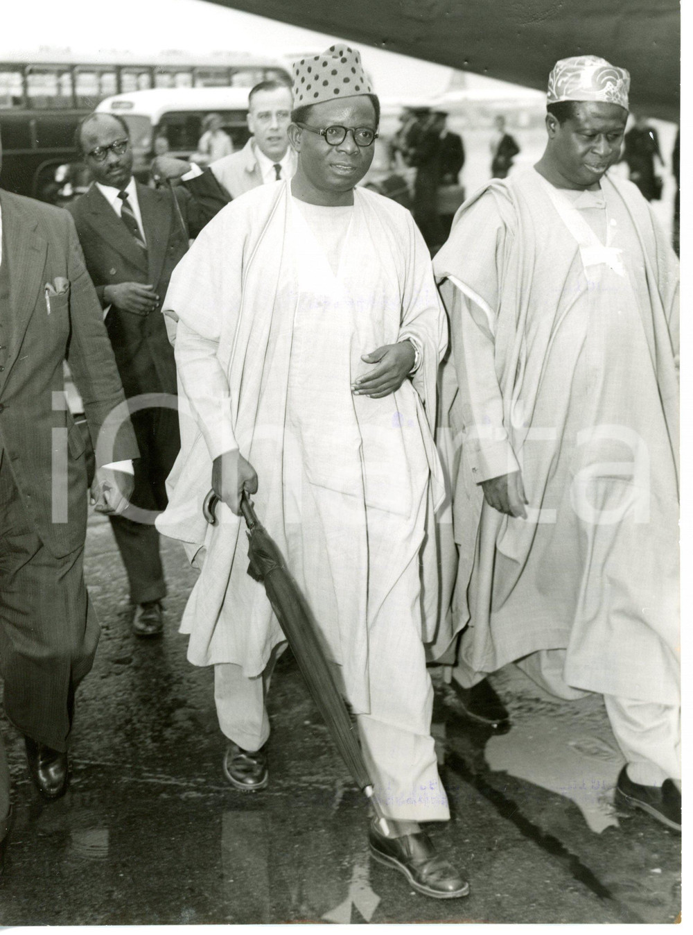1958 LONDON AIRPORT Ayo ROSIJI Federal Minister of Health in NIGERIA *Photo 