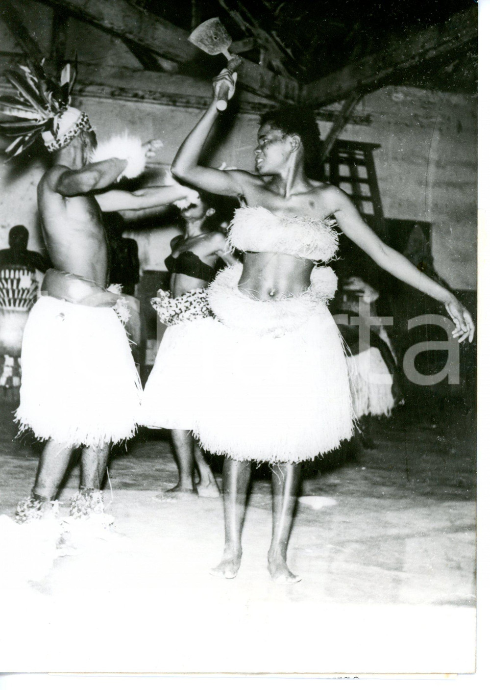 1960 ACCRA (GHANA) Troupe of Congolese ballet dancers during rehearsing *Photo