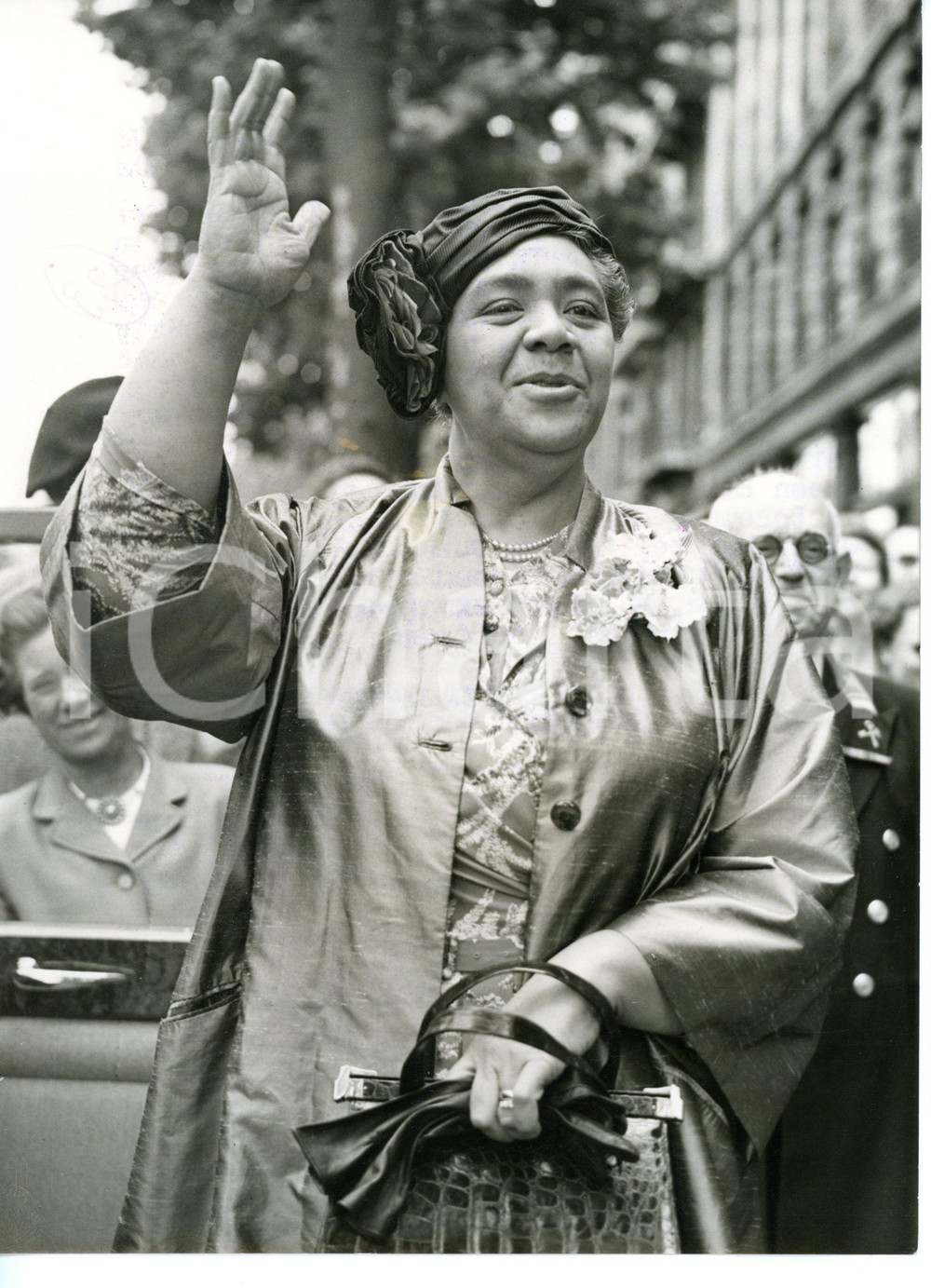 1953 LONDON Portrait of Queen Salote TUPOU III di TONGA - Foto 15x20 cm Fotografia d'epoca con didascalia coeva.DIMENSIONI: 15x20 cm  CONDIZIONI: FAIR (alone diffuso; sovraimpressioni; lievi tracce di inchiostro)     originale e autentica 1