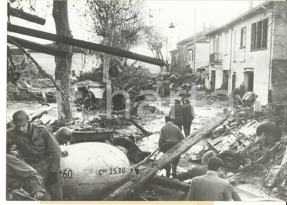 4 dicembre 1959 DISASTRO DI MALPASSET Operazioni di soccorso tra le macerie FOTO