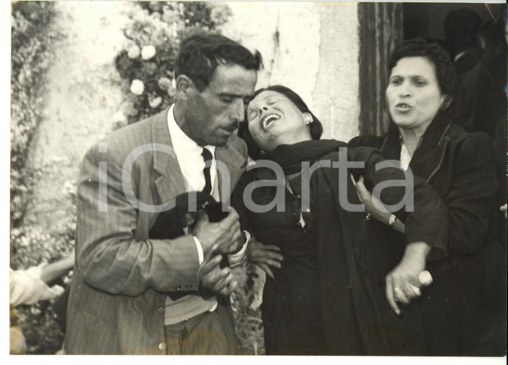 1960 LUCCA SICULA - MAFIA Assassinio Paolo BONGIORNO - La moglie ai funerali