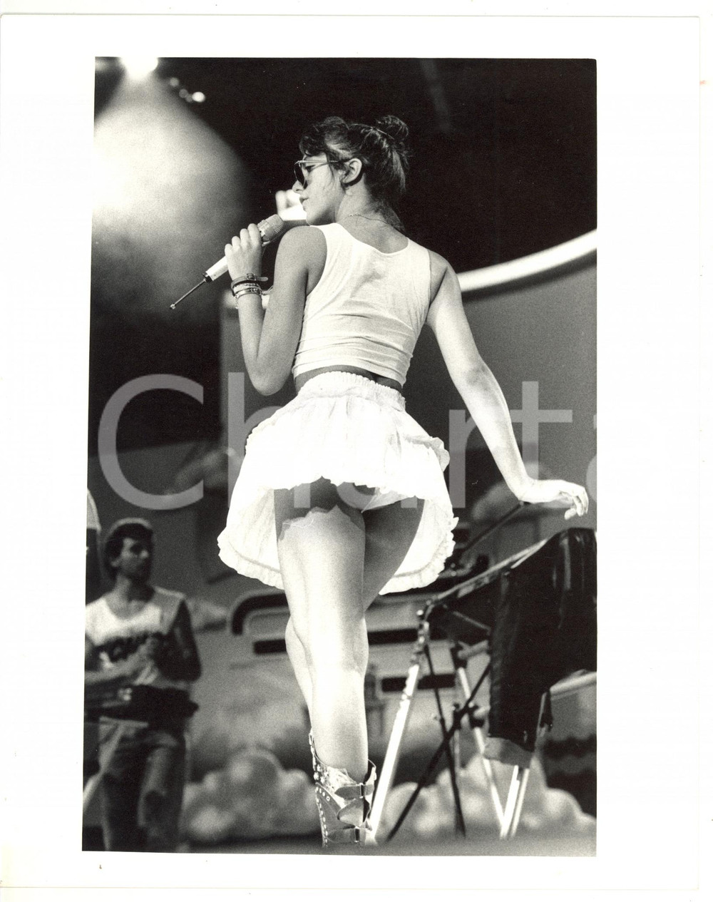 1988 SAINT VINCENT ESTATE Sabrina SALERNO in minigonna sul palco *Foto 20x25 cm