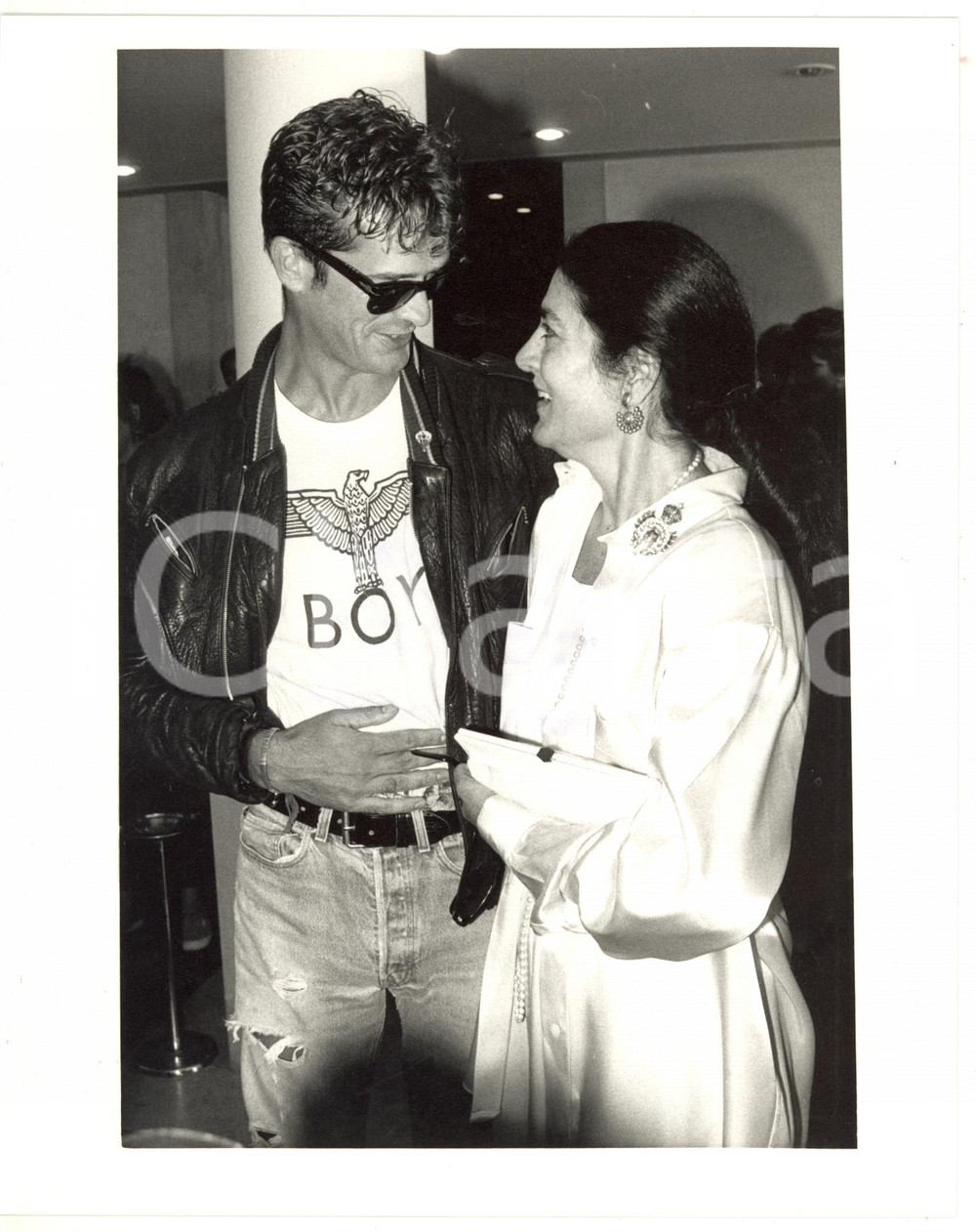 1987 VENEZIA Irene PAPAS scherza con Rupert EVERETT - Foto VINTAGE 20x25 cm