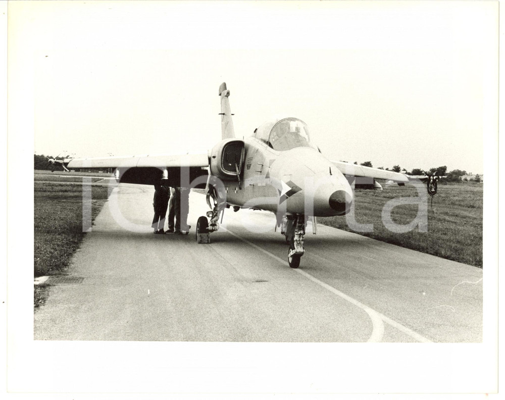 1985 ca AERONAUTICA MILITARE ITALIANA Aereo AMX sulla pista di decollo - Foto