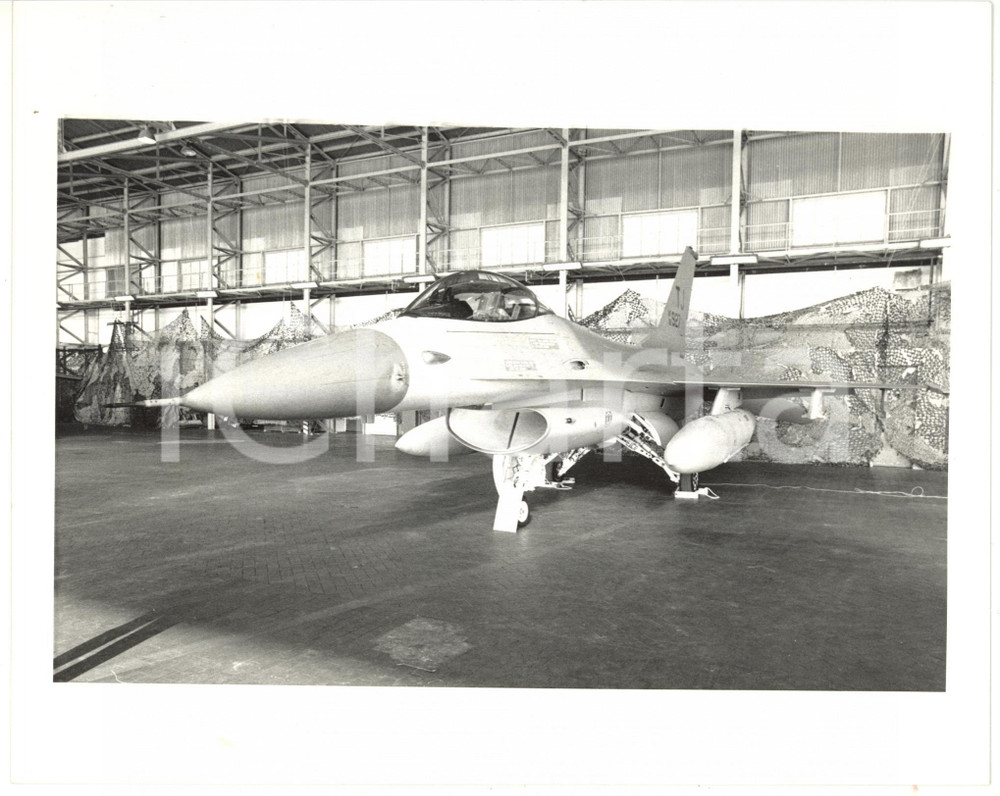 1985 ca AERONAUTICA MILITARE ITALIANA Aereo F-16 EAGLE - Foto 25x20 (1) Fotografia d'agenzia. CONDIZIONI: GFORMATO: 25x20 cm  originale e autentica 1