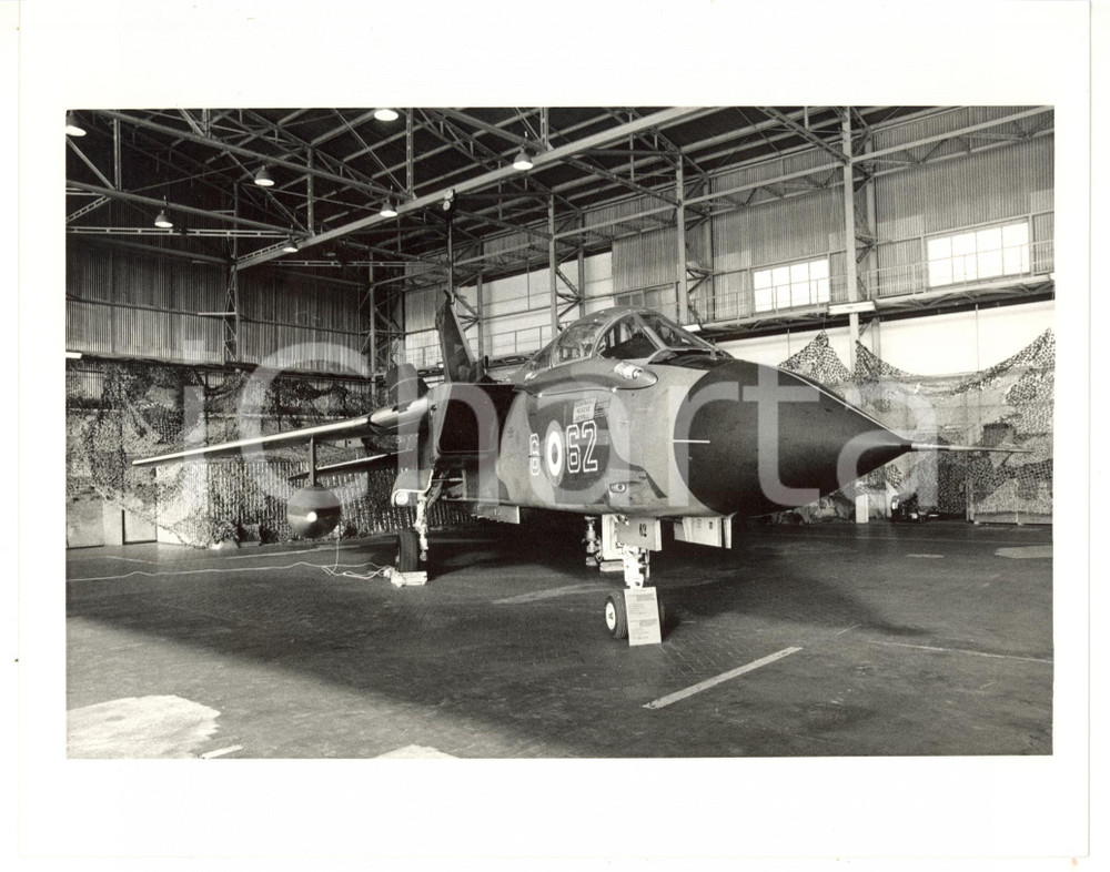 1985 ca AERONAUTICA MILITARE ITALIANA Aereo da combattimento PANAVIA TORNADO 2 Fotografia d'agenzia. CONDIZIONI: GFORMATO: 25x20 cm    originale e autentica 1