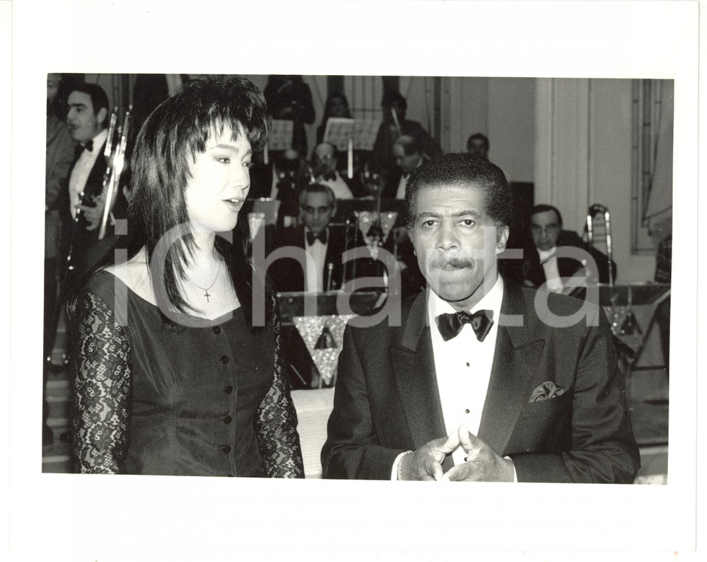1985 ca MUSICA Ben E. KING sul palco con Kay RUSH *Foto VINTAGE 25x20 cm