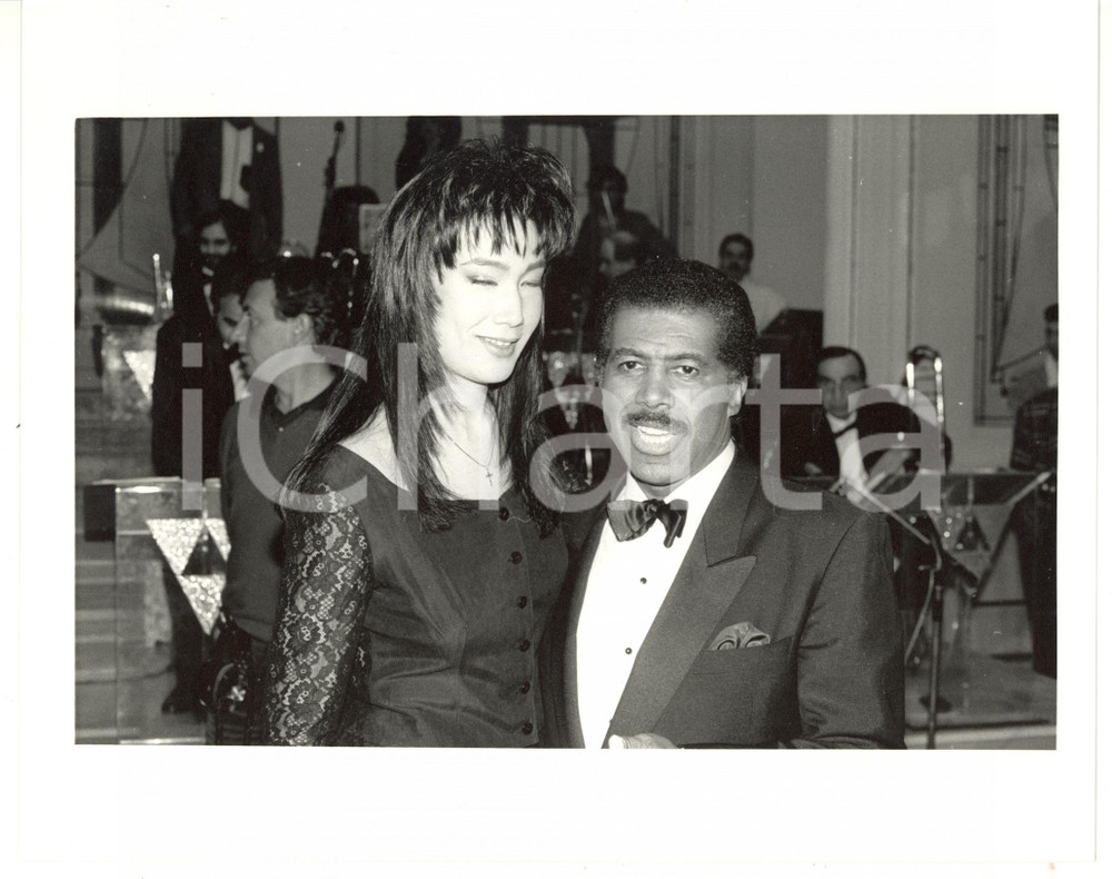 1985 ca MUSICA Ben E. KING sul palco con Kay RUSH - Foto VINTAGE 25x20 cm