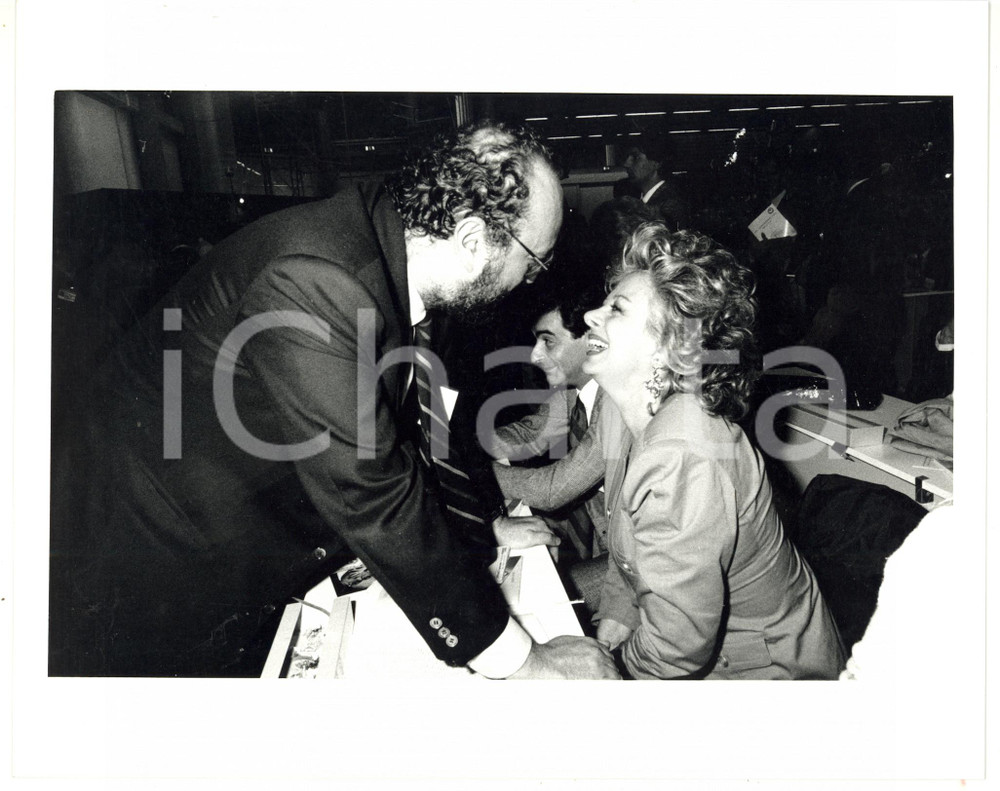 1987 RIMINI 44° Congresso PSI - Sandra MILO scherza con Giusi LA GANGA *Foto
