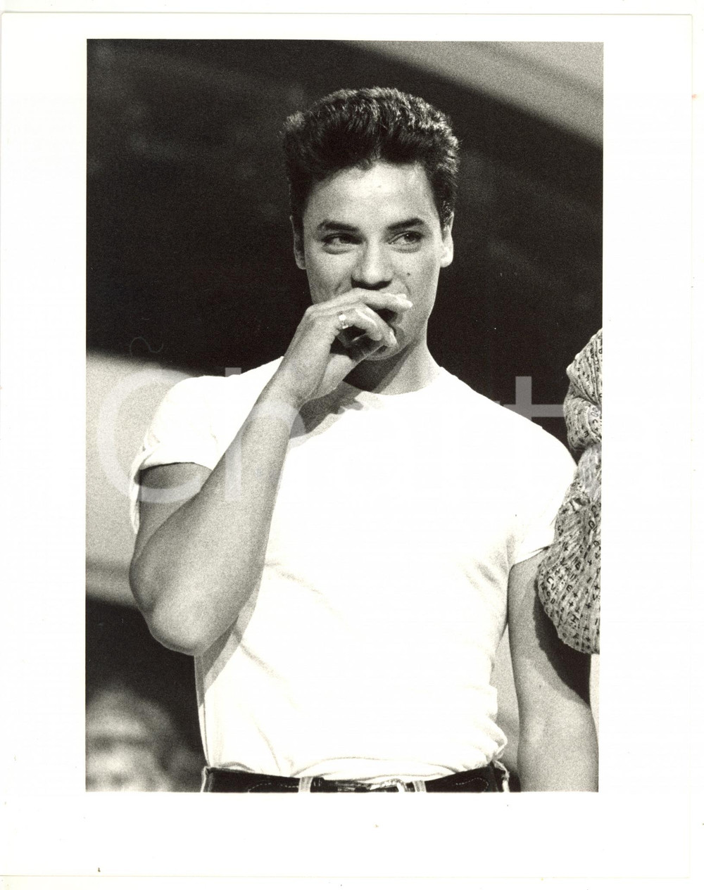 1990 ca MUSICA Cantante inglese Nick KAMEN sul palco (1) *Foto 20x25 cm