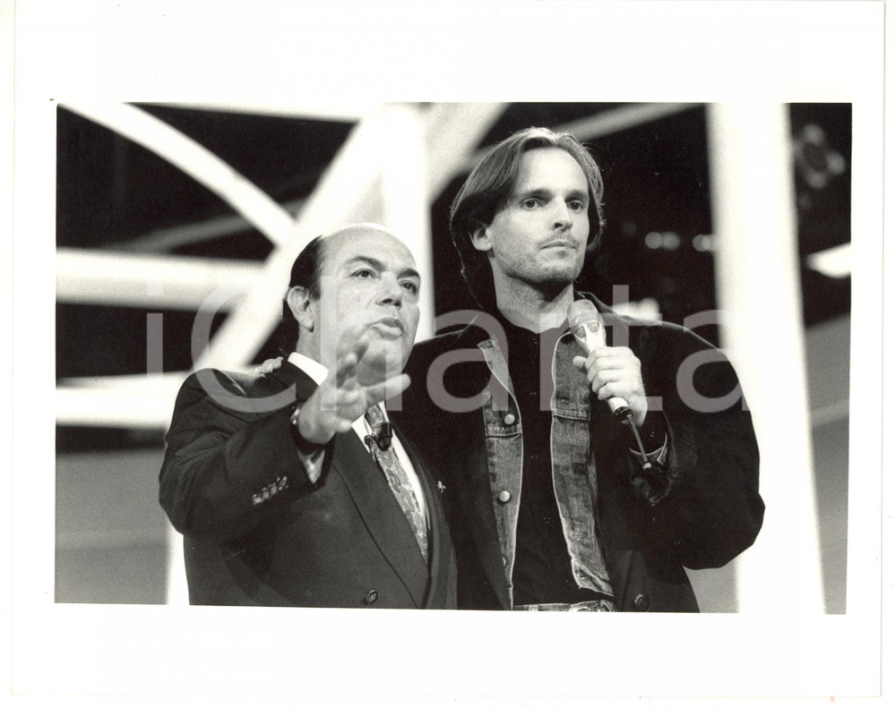 1988 SAINT VINCENT ESTATE Lino BANFI sul palco con Miguel BOSÈ - Foto 25x20