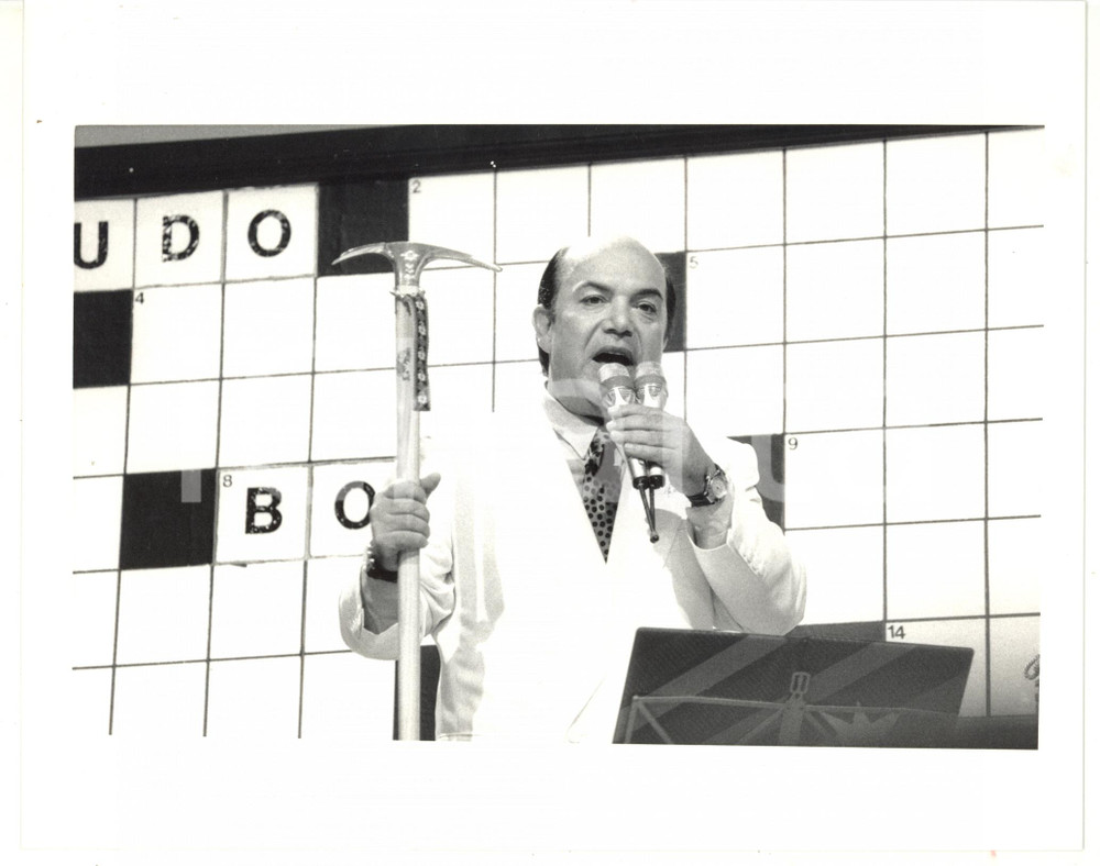 1988 SAINT VINCENT ESTATE Lino BANFI al cruciverba con un piccone *Foto 25x20