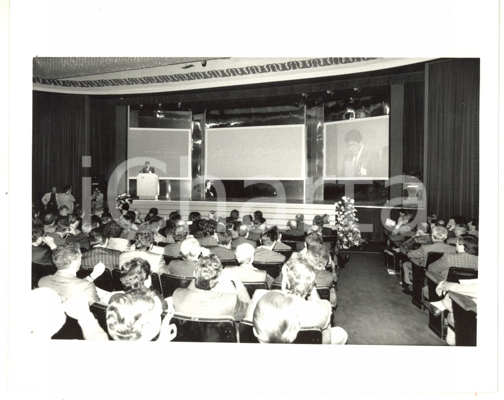 1990 ca MILANO - CENTROMARCA Intervento di Vittorio MERLONI *Foto 25x20 cm