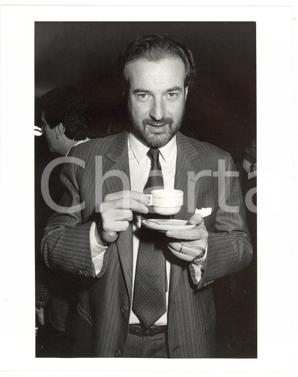 1990 ca ASSOLOMBARDA Gianfelice ROCCA beve un caffè *Foto 20x25 cm