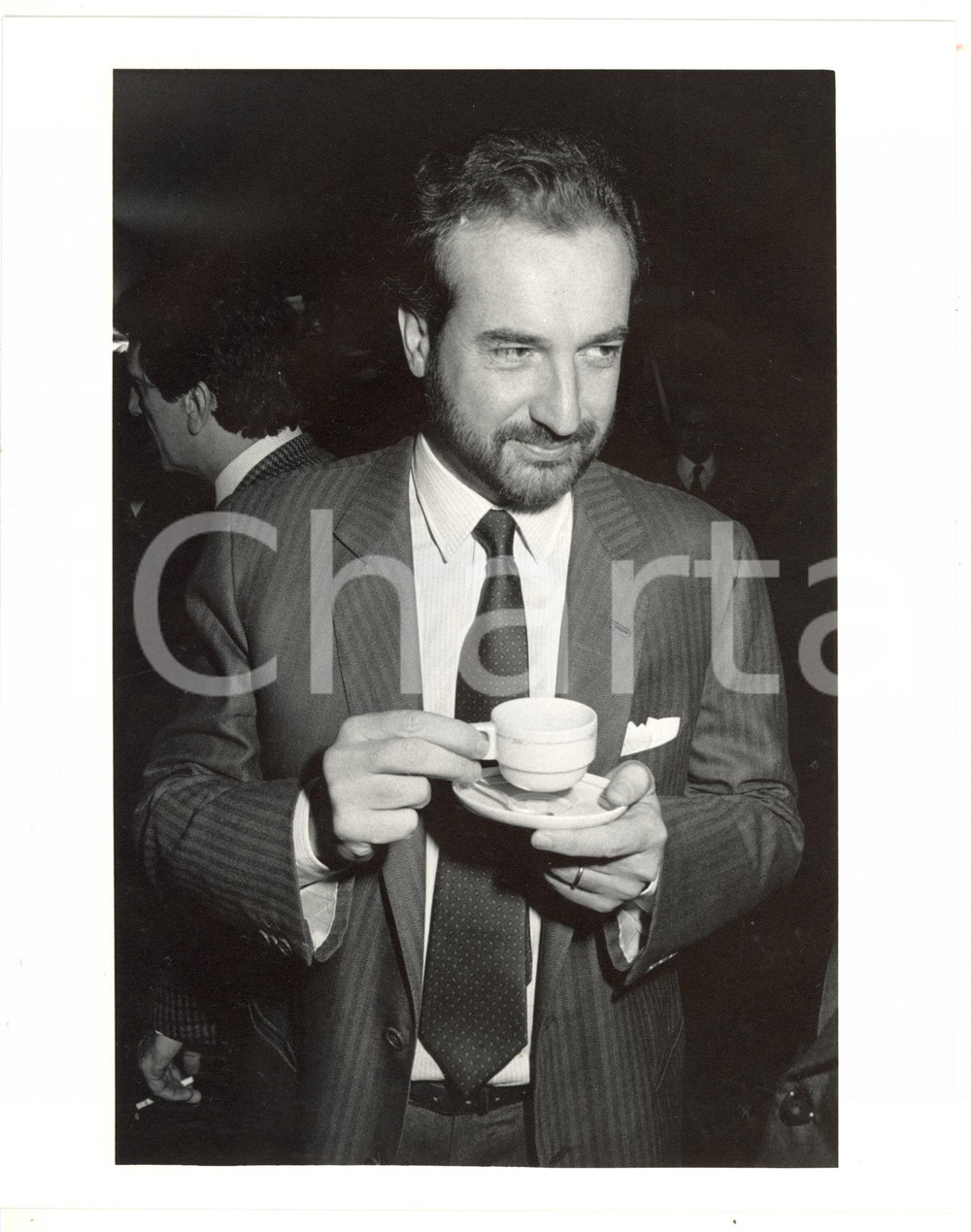 1990 ca ASSOLOMBARDA Gianfelice ROCCA beve un caffè - Foto 20x25 cm