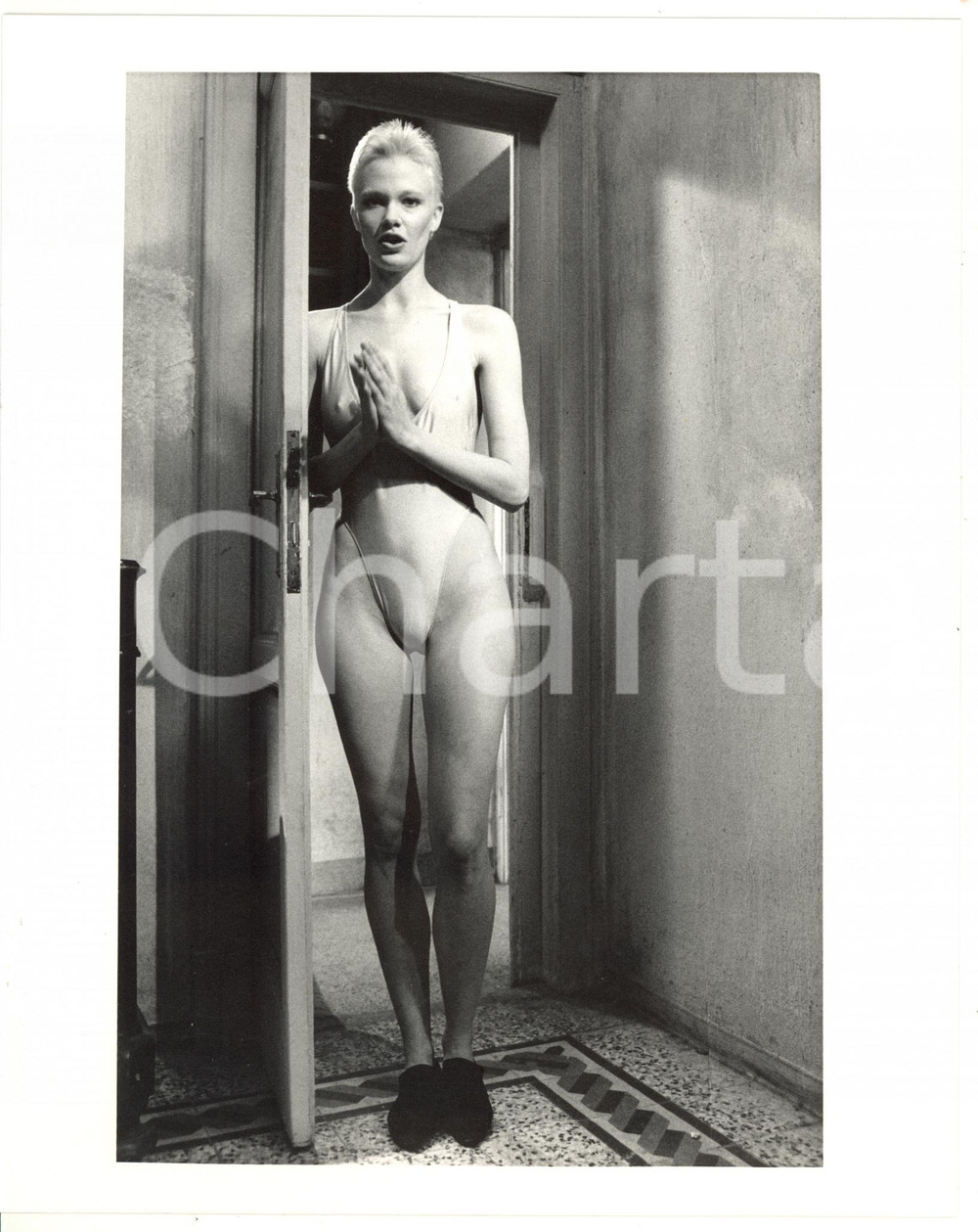 1988 CINEMA "Ladri di saponette" - Heidi KOMAREK in body durante le riprese (2)