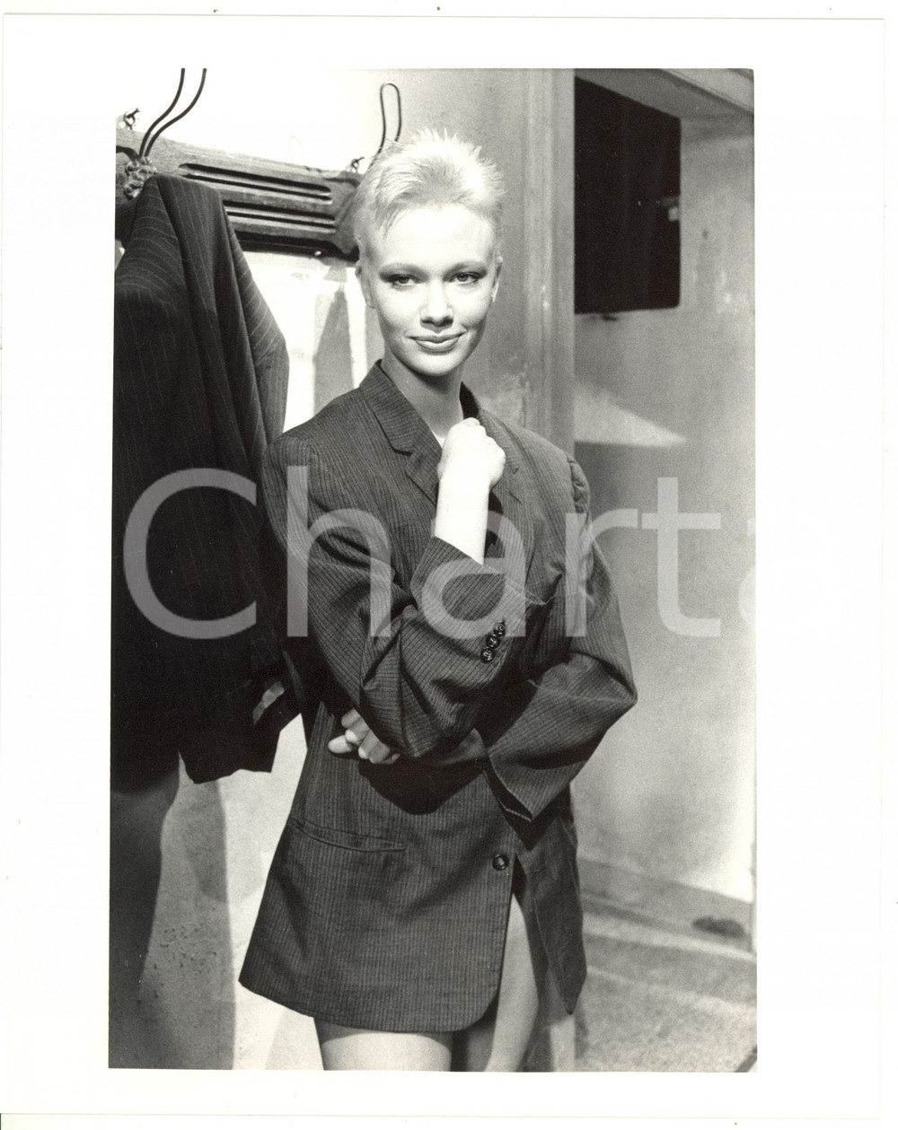 1988 CINEMA "Ladri di saponette" - Heidi KOMAREK sul set in giacca *Foto 20x25