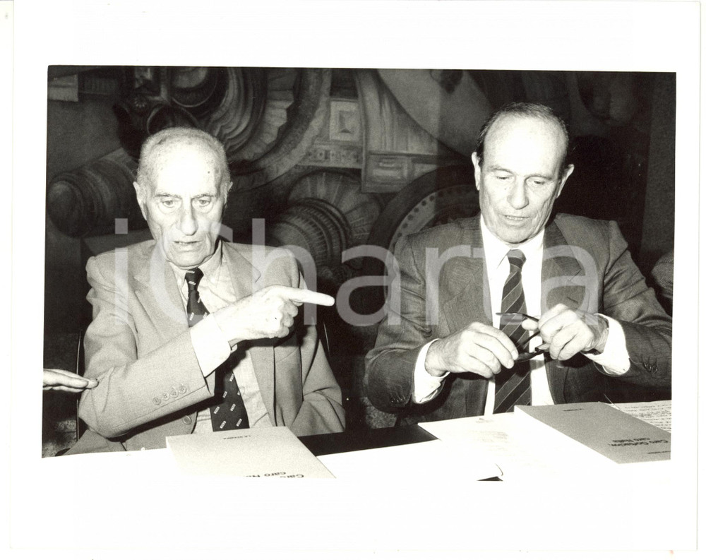 1987 MILANO Giorgio BOCCA con Indro MONTANELLI durante conferenza *Foto 25x20