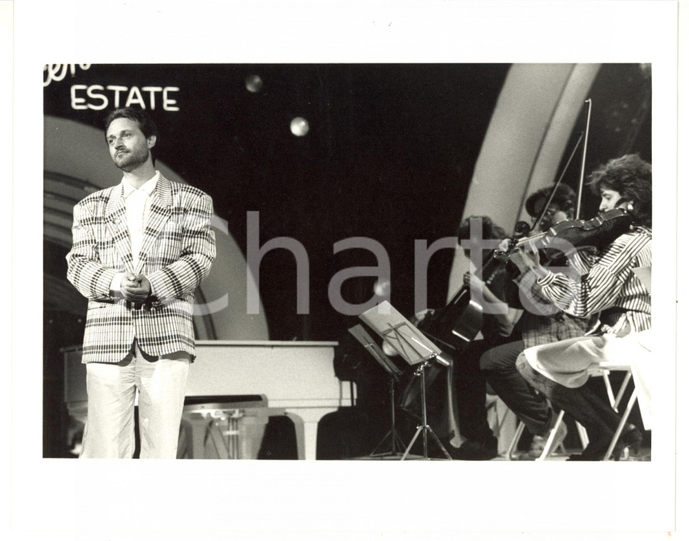 1987 SAINT VINCENT ESTATE Amedeo MINGHI sul palco con l'orchestra *Foto 25x20 cm