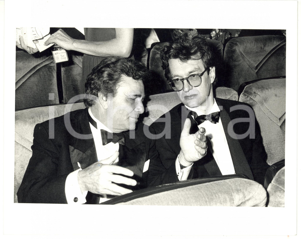 Fotografia d epoca originale 1987 CANNES Festival del Cinema  Wim WENDERS in platea con Peter FALK  Foto 1