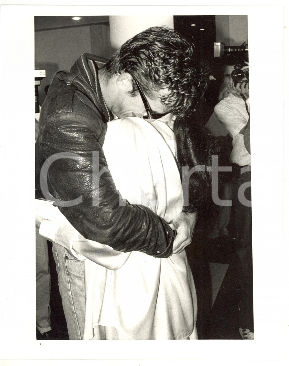 Fotografia d epoca originale 1987 VENEZIA Rupert EVERETT abbraccia Irene PAPAS  Foto VINTAGE 20x25 cm 1