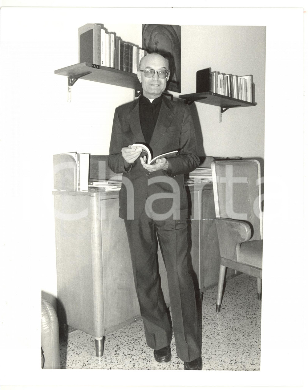 1985 ca MILANO (?) Ritratto di Padre MACCHI nel suo studio *Foto VINTAGE 20x25
