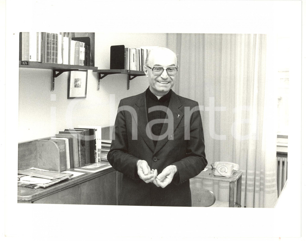 1985 ca MILANO (?) Ritratto di Padre MACCHI nel suo studio *Foto 25x20 cm