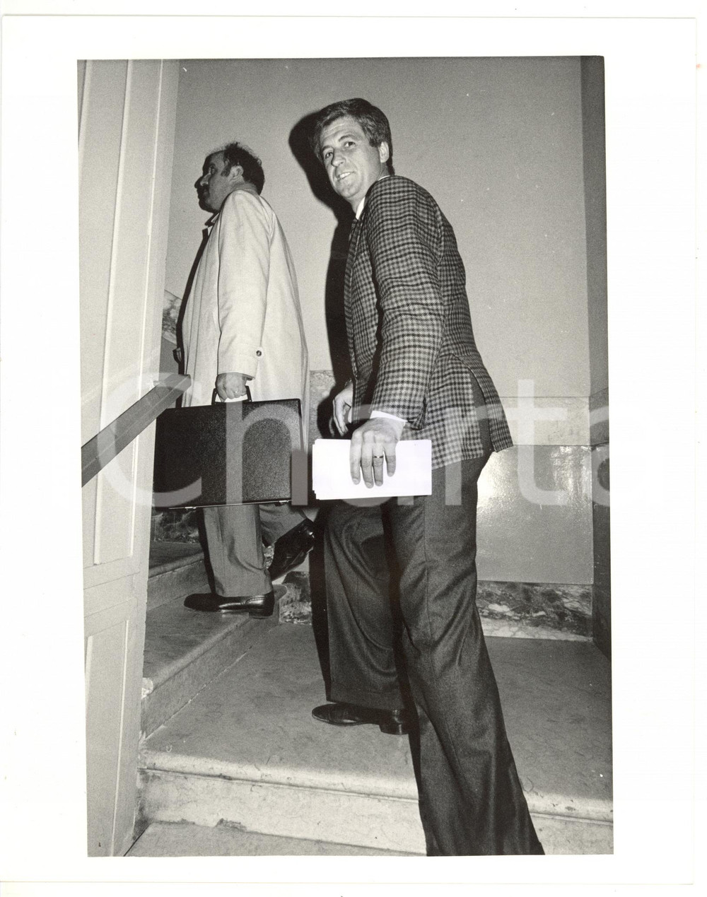 1990 ca MILANO - DC Arrivo di Gianni RIVERA *Fotografia VINTAGE 20x25 cm Fotografia di agenzia. CONDIZIONI: GFORMATO: 20x25 cm    originale e autentica 1
