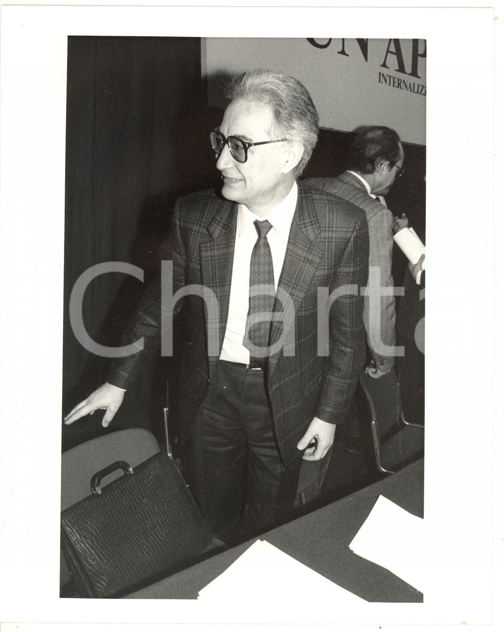 1985 ca MILANO Piero SCHLESINGER durante conferenza - Ritratto *Foto 20x25 cm