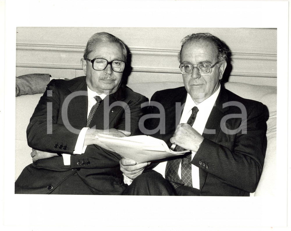 1990 ca MILANO - DC Walter FONTANA a colloquio con Franco PIGA *Foto 25x20 cm