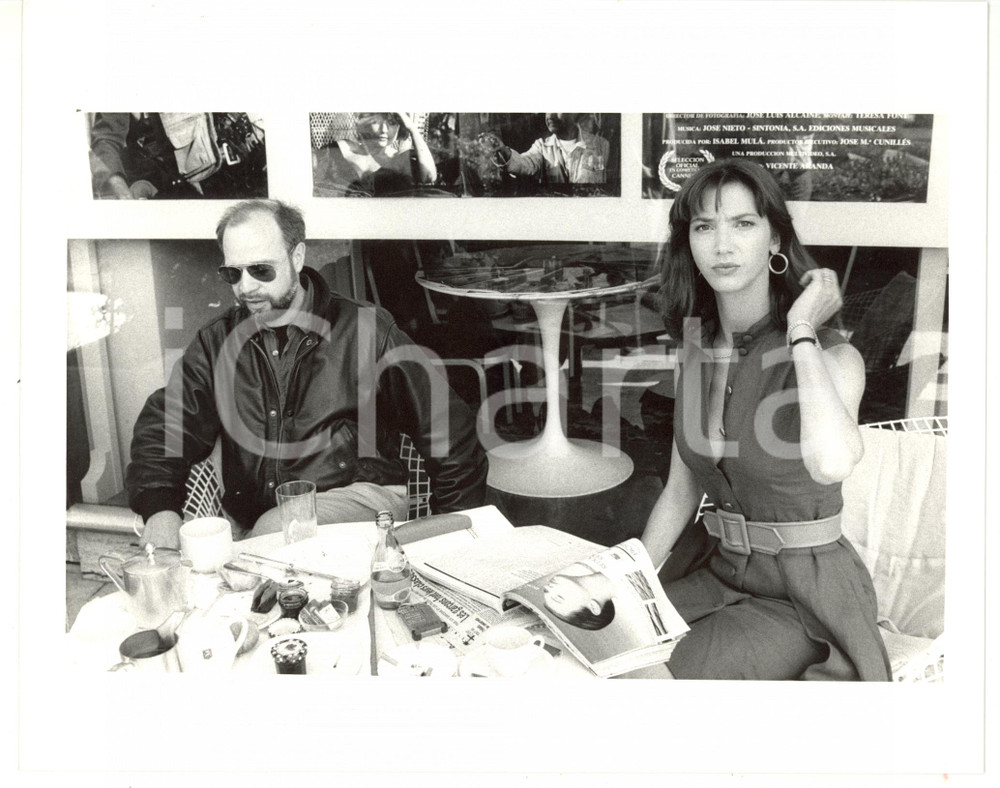 1988 FESTIVAL DI CANNES Robert VAN ACKEREN al bar con Myriem ROUSSELL *Foto