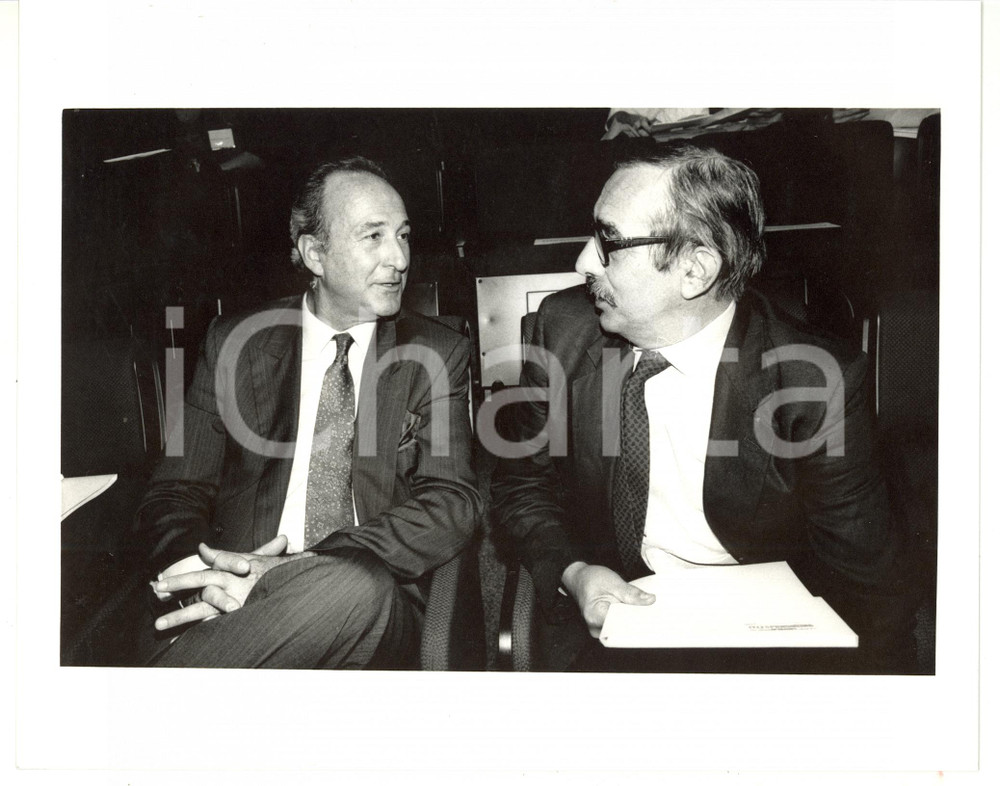 1990 ca RAI Andrea BORRI discute con Felice LIOY durante conferenza *Foto 25x20