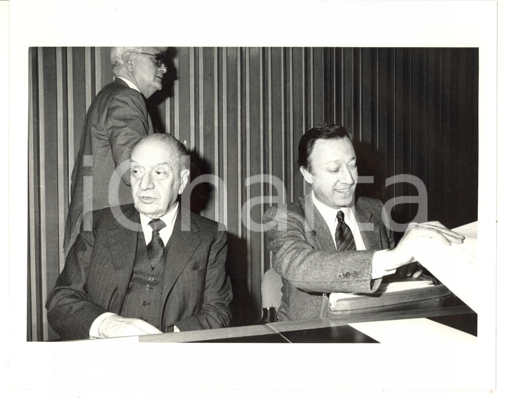 1985 ca CONFINDUSTRIA Bruno VISENTINI con Mario USELLINI durante conferenza FOTO