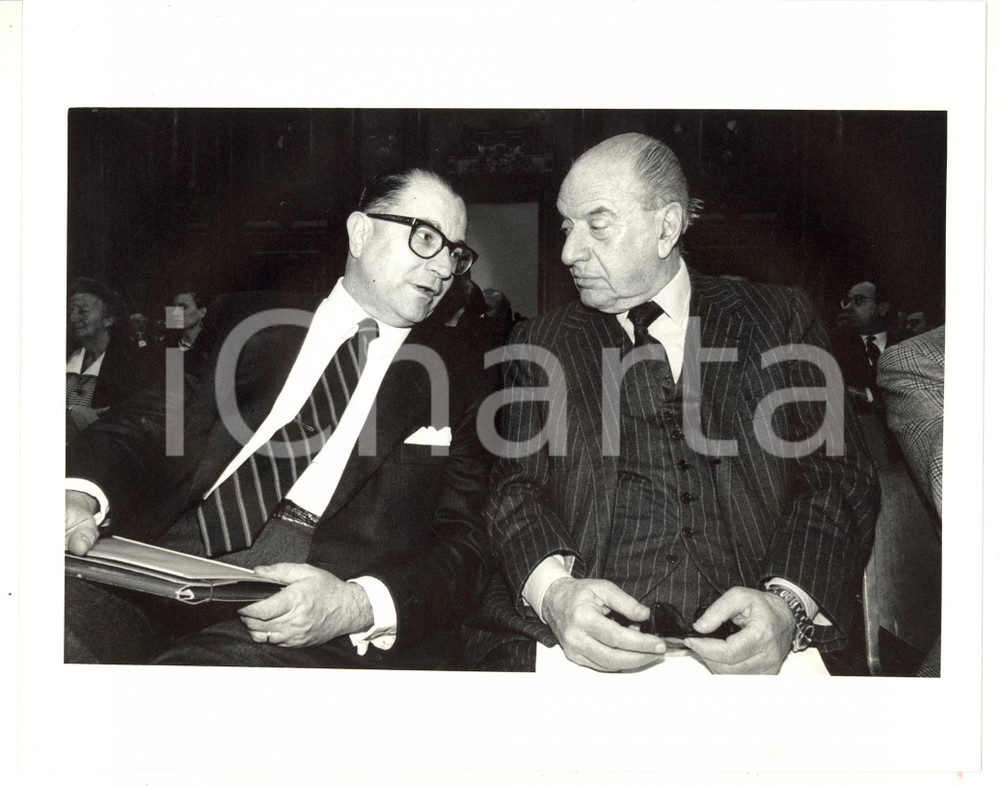 1985 ca CONFINDUSTRIA Bruno VISENTINI con Pietro ARMANI durante conferenza FOTO