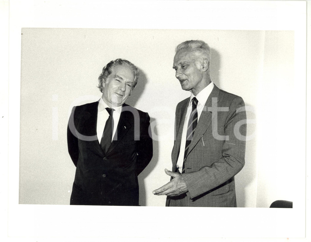 1985 ca POLITICA - PSI Giorgio STEHLER scherza con Antonio GIOLITTI *Foto 25x20