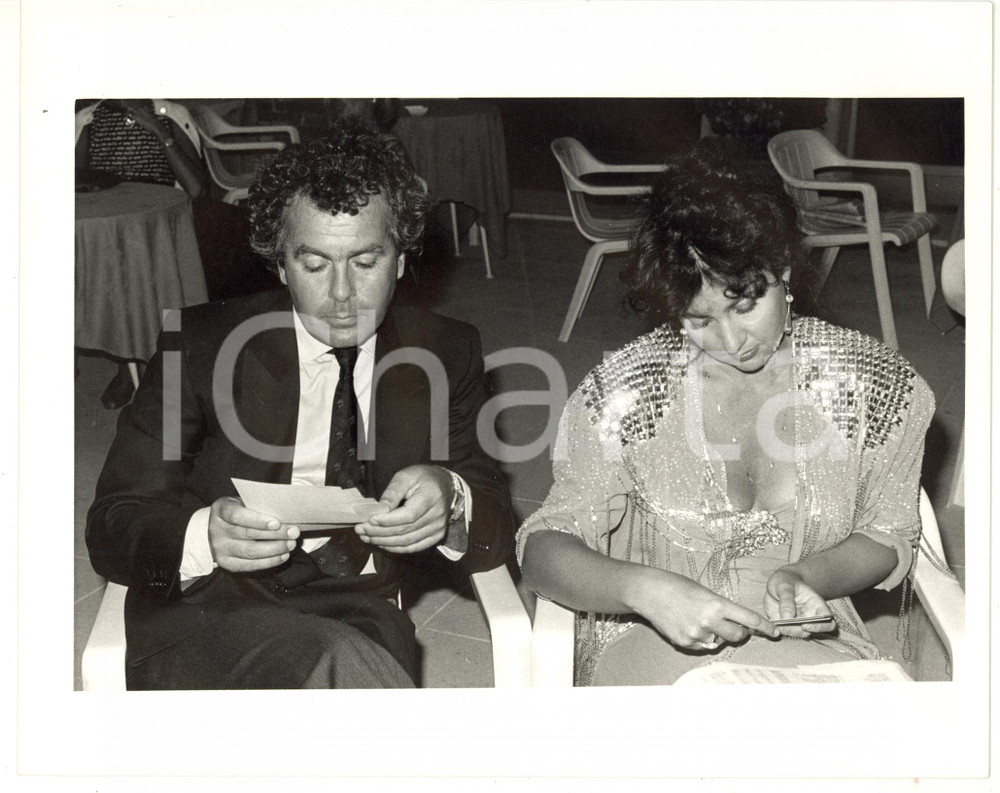 1990 ca ROMA - RAI Marisa LAURITO con il fidanzato durante gioco di gruppo *Foto