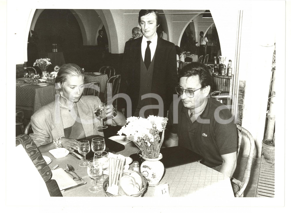 1985 ca CINEMA L'attrice Isabel RUSSINOVA a cena - Fotografia 25x20 cm