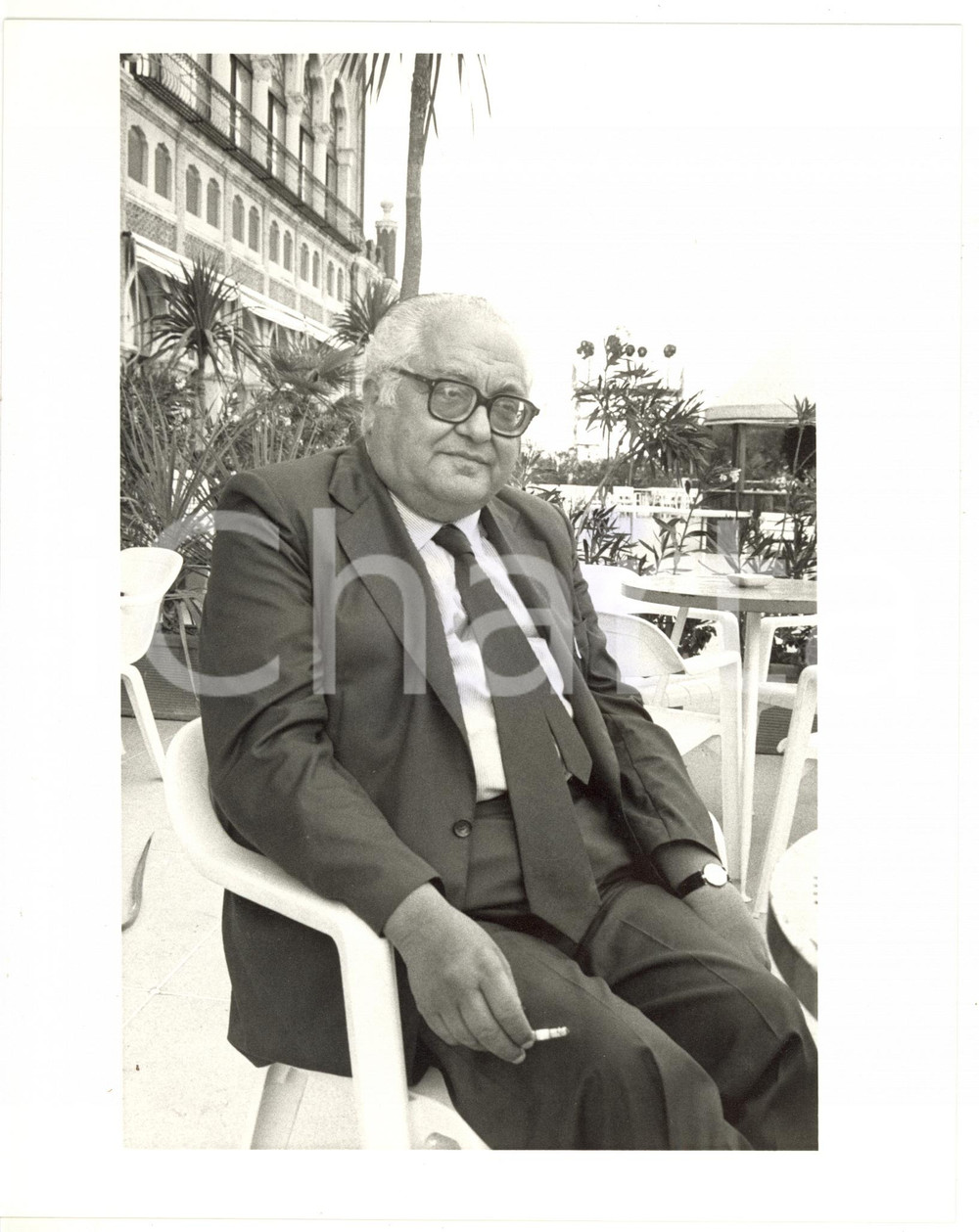 1985 ca POLITICA - PCI Gerardo CHIAROMONTE fuma una sigaretta *Foto 20x25 cm