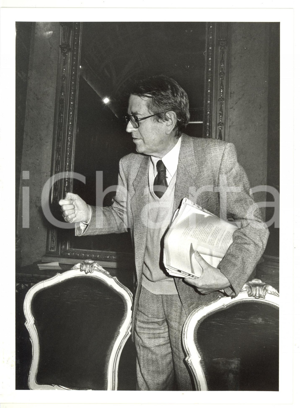 1985 ca MILANO Circolo della Stampa - Ritratto giornalista Lamberto SECHI (3) Fotografia di agenzia. CONDIZIONI: GFORMATO: 18x24 cm  originale e autentica 1