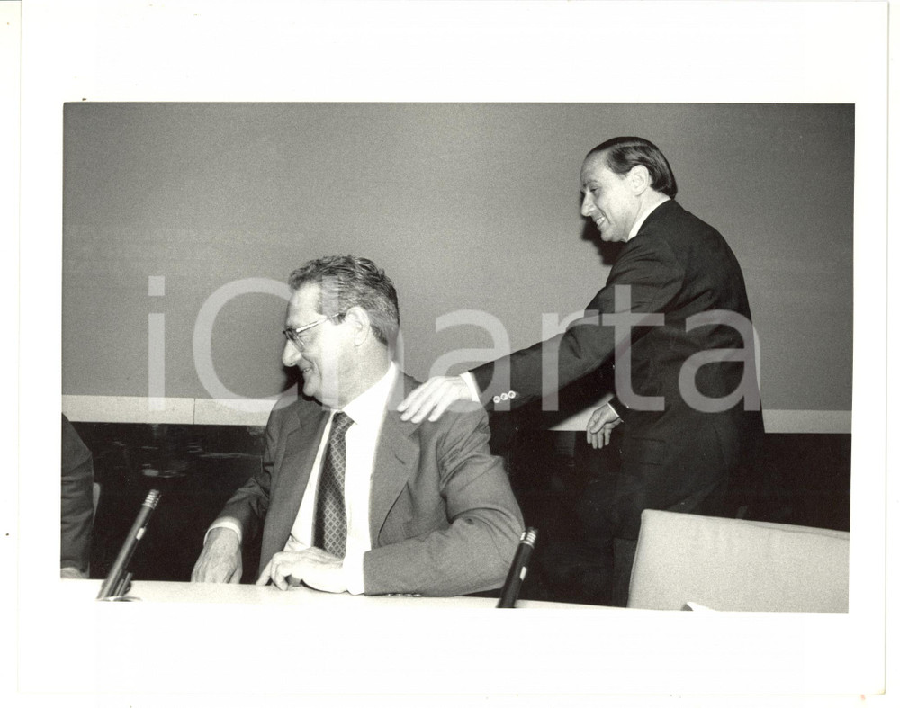 1988 MILANO CENTROMARCA Cesare ROMITI e Silvio BERLUSCONI durante conferenza (3)