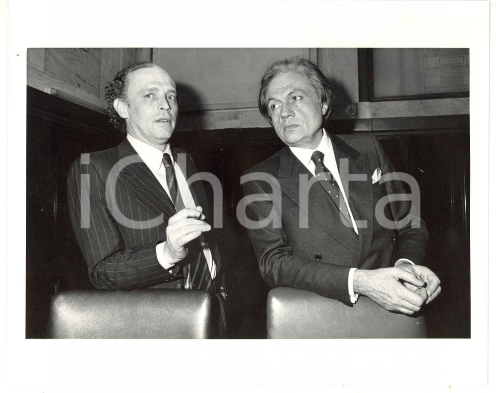 1985 ca MILANO Walter ARMANINI e Carlo RADICE FOSSATI rilasciano intervista FOTO