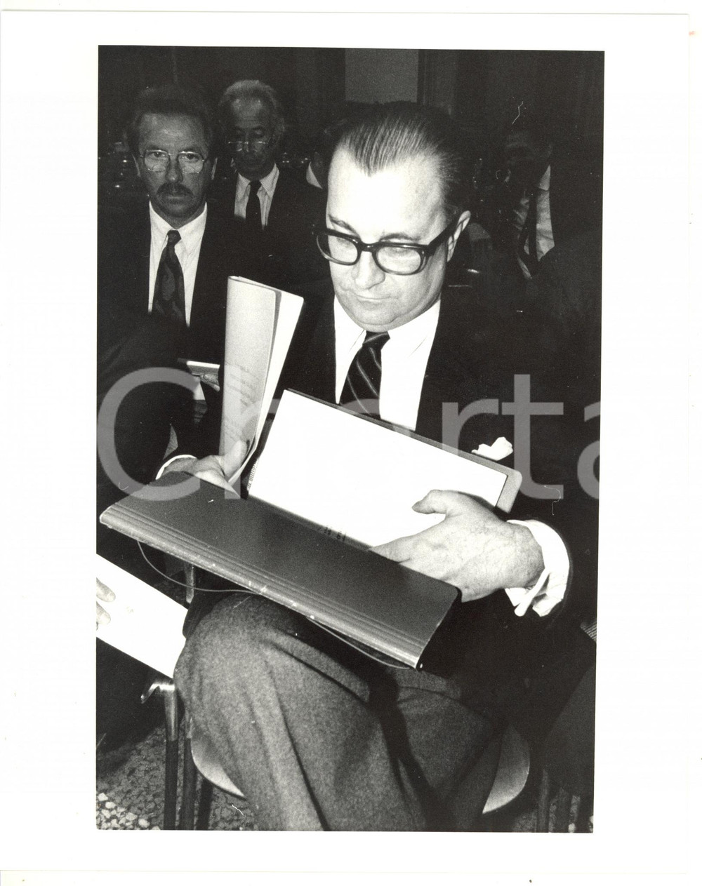 1985 ca MILANO Ritratto di Pietro ARMANI vicepresidente IRI (1) *Foto 20x25 cm Fotografia di agenzia. CONDIZIONI: FAIR (bassa qualit&agrave; di stampa)FORMATO: 20x25 cm  originale e autentica 1