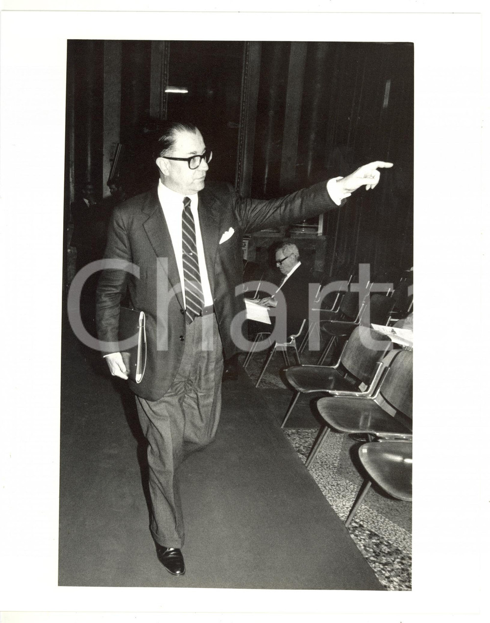 1985 ca MILANO Ritratto di Pietro ARMANI vicepresidente IRI (4) *Foto 20x25 cm