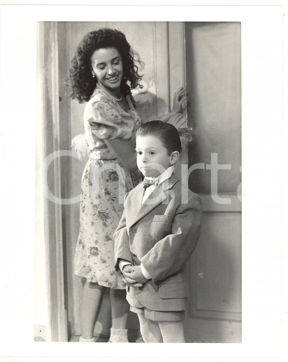 1988 CINEMA "Ladri di saponette" - Caterina LABINI sul set con Federico RIZZO 1 Fotografia di agenzia. GOOD/buono  Formato: 20x25 cm originale e autentica 1