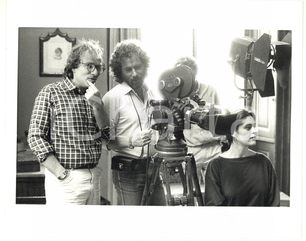 1987 CINEMA "Barbablù Barbablù" Enrico GHEZZI sul set con Domitilla CALAMAI 