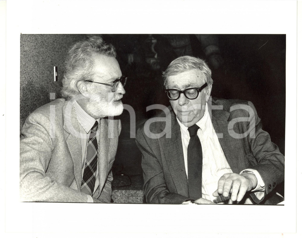 1987 MILANO Eugenio SCALFARI con Ugo STILLE durante conferenza - Foto 25x20 cm